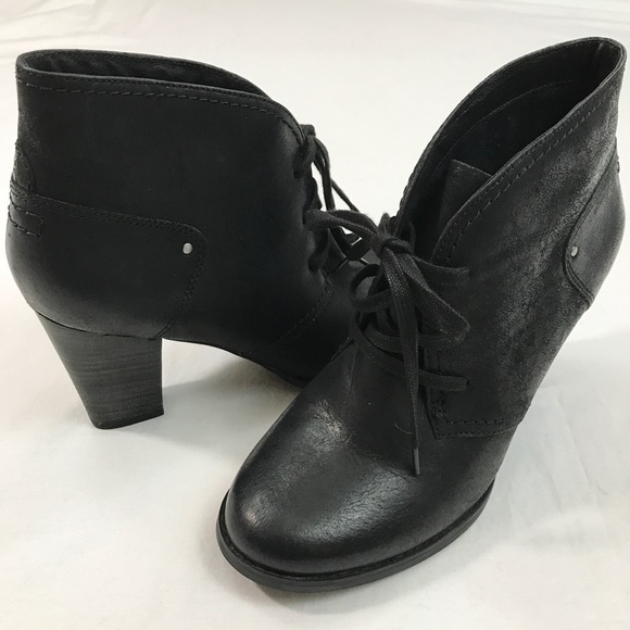 clarks lace up ankle boots womens